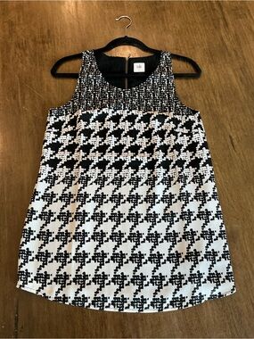 CAbi Black and White Houndstooth Sleeveless Top